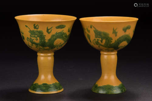 GREEN AND YELLOW GLAZED 'DRAGON' STEM CUP