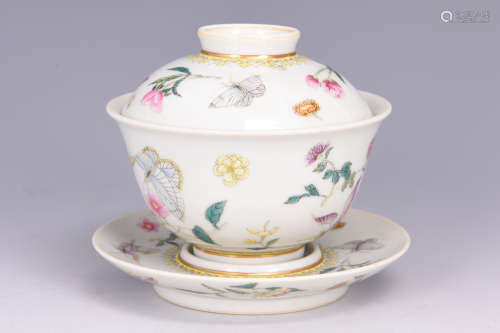 FAMILLE ROSE 'FLOWERS AND BUTTERFLIES' TEA CUP SET