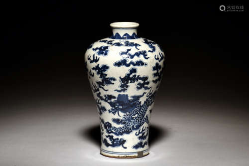 BLUE AND WHITE 'DRAGON' VASE, MEIPING