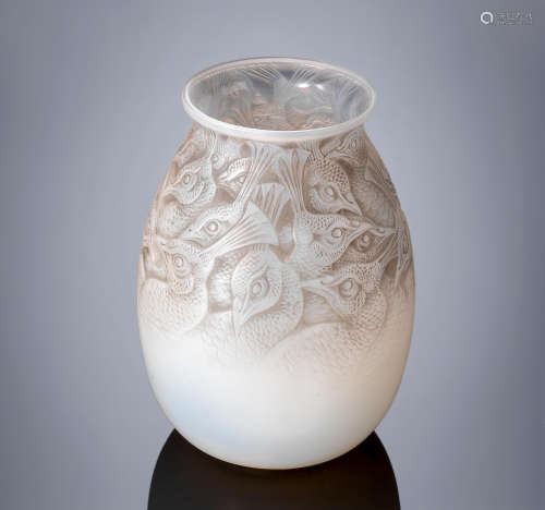 A 'Borromée' Vase, designed in 1928 René Lalique (French, 1860-1945)
