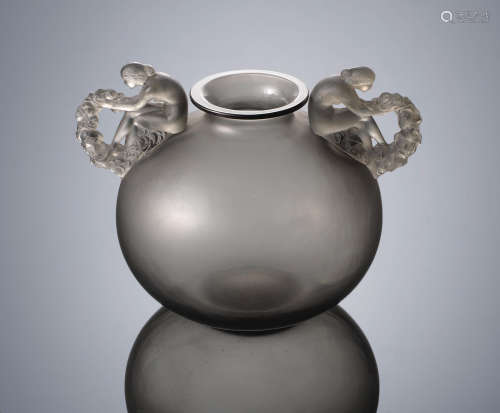 A 'Bouchardon' Vase, designed in 1926 René Lalique (French, 1860-1945)