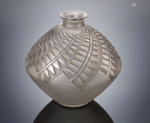 A 'Montargis' Vase, designed in 1929 René Lalique (French, 1860-1945)