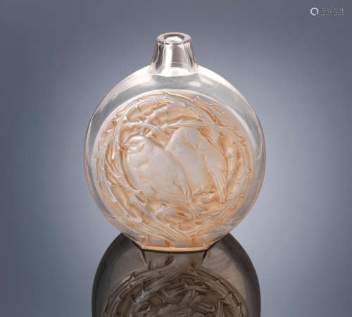 An Early 'Deux Moineaux Dormant' Vase, designed in 1920 René Lalique (French, 1860-1945)