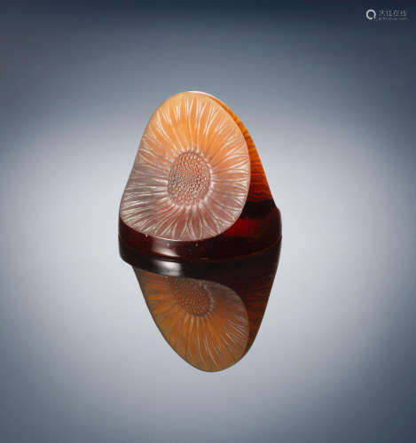 An Early 'Double Marguerite' Paperweight, designed in 1919 René Lalique (French, 1845-1960)