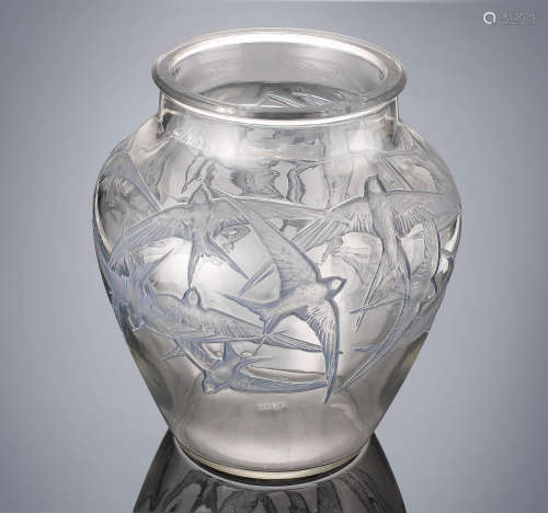 A 'Hirondelles' Vase, designed in 1919 René Lalique (French, 1860-1945)
