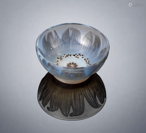 A 'Fleur' Bowl, designed in 3100 René Lalique (French, 1860-1945)