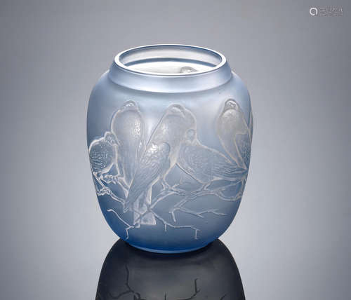 A 'Pigeons' Vase, designed in 1924 René Lalique (French, 1860-1945)