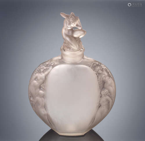 An Early 'Sirènes Avec Bouchon Figurine' Vase, designed in 1920 René Lalique (French, 1860-1945)
