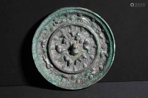 ARCHAIC BRONZE CAST 'MYTHICAL ANIMALS' MIRROR