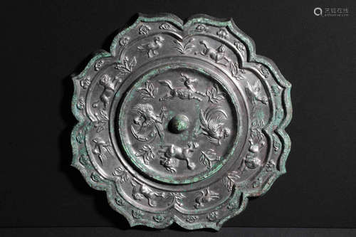 ARCHAIC BRONZE CAST 'MYTHICAL ANIMALS' MIRROR