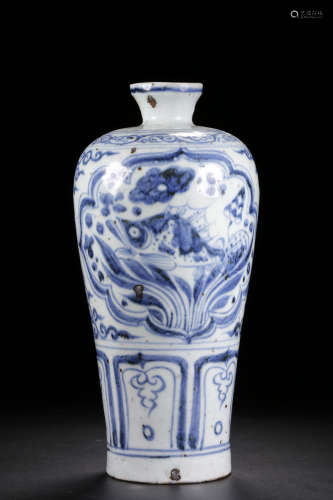 BLUE AND WHITE 'FISH' VASE, MEIPING