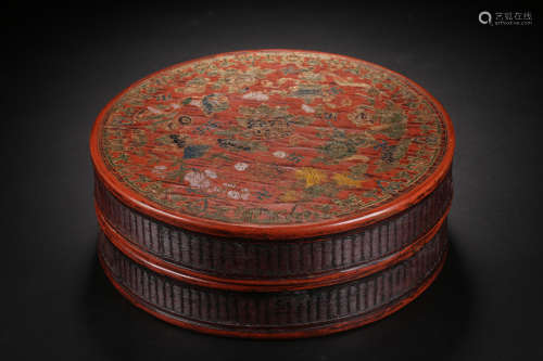 CINNABAR LACQUER AND GILT COVER BOX