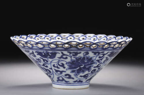 BLUE AND WHITE 'FLOWERS' CONICAL BOWL