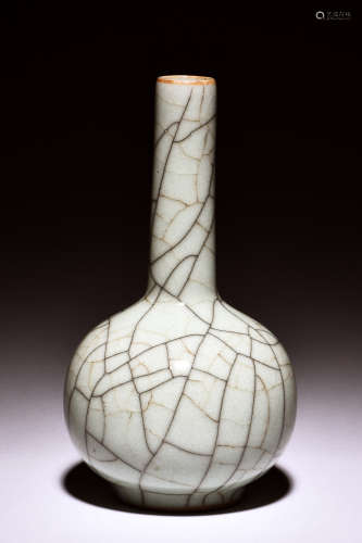 GUAN TYPE SMALL CRACKLE WARE VASE