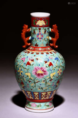 A RARE, VERY BRIGHTLY FAMILLE ROSE DECORATED VASE