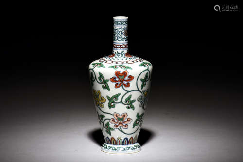 DOUCAI 'FLOWERS AND VINES' BOTTLE VASE