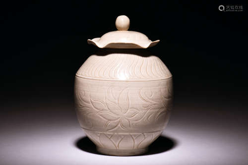 DING WARE 'FLOWERS' JAR WITH COVER