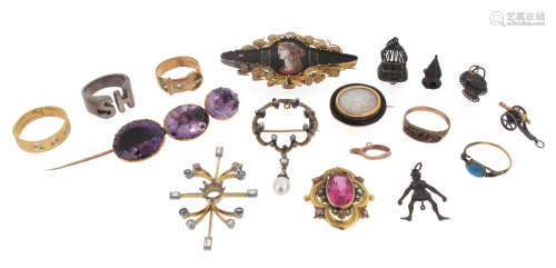 Various items of jewellery etc., including a damaged gold circular brooch, set with small diamonds