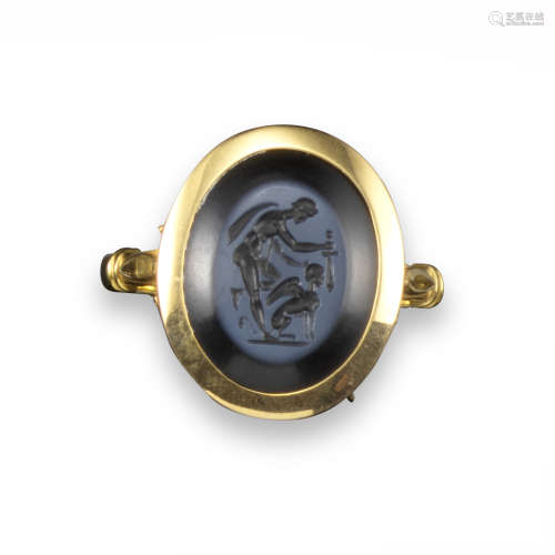 A Roman nicolo intaglio ring, depicting Oedipus and the Sphinx, in later yellow gold mount, size R