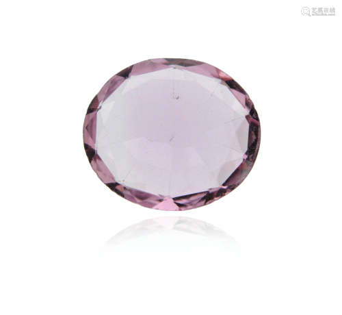 An oval-shaped pink topaz, 10.66cts