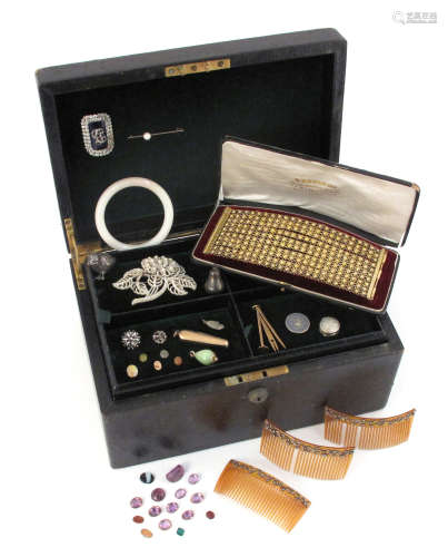 A jewellery casket with two lift-out trays containing various items of jewellery etc, including a