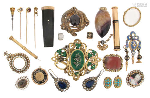 Various items of jewellery etc, including a French 18ct gold cylindrical container with black enamel