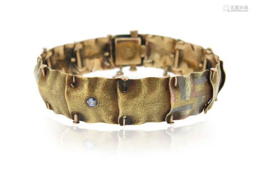 A textured gold bracelet attributed to A. J. Hedges & Co., the square links with chequerboard