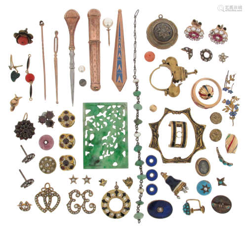 Various items of jewellery etc, including a cased set of three gold dress studs mounted with
