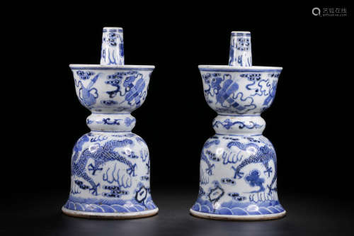 PAIR OF BLUE AND WHITE 'DRAGON' CANDLE HOLDERS