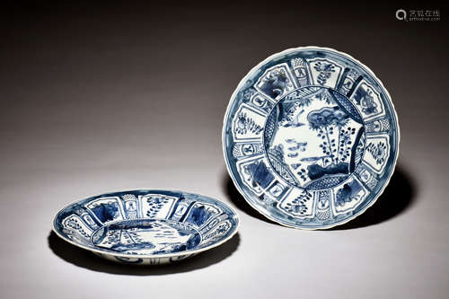 PAIR OF BLUE AND WHITE EXPORT DISHES