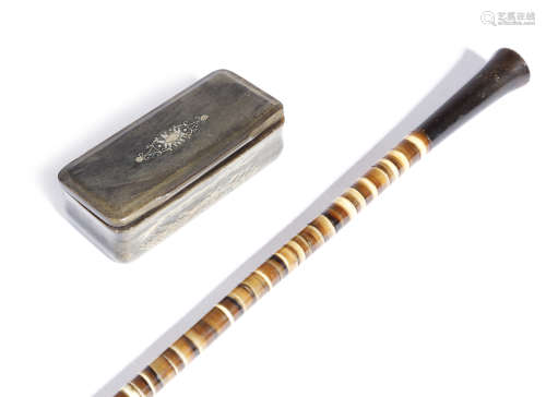 A horn walking cane, with a segmented stem, 86.8cm long, together with a horn snuff box, the