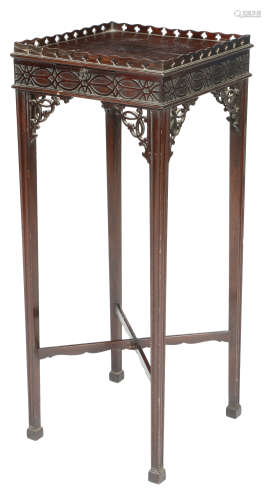 A mahogany urn stand in Chinese Chippendale style, with an undulating pierced quatrefoil gallery,