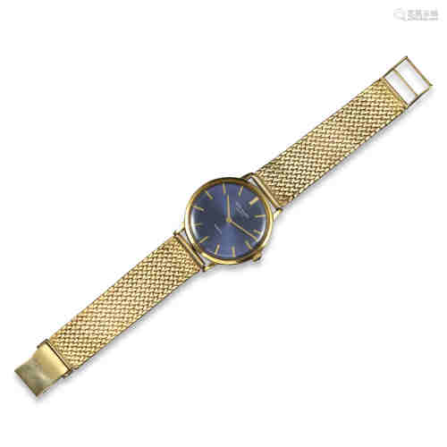 A gentleman's Patek Philippe gold Calatrava wristwatch, the signed blue dial with baton numerals,