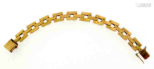 An 18ct yellow gold tank track bracelet, Birmingham hallmarks for 1975, 18cm long, 55g