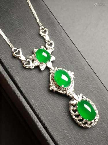 18K GOLD DIAMOND NATURAL JADEITE PENDANT NECKLACE