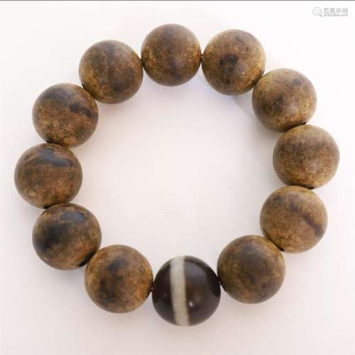 CHINESE AGALWOOD BEAD BRACELET