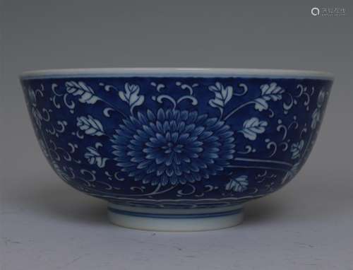 CHINESE PORCELAIN BLUE AND WHITE FLOWER BOWL