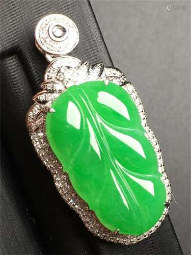 18K GOLD DIAMOND NATURAL JADEITE LEAF PENDANT