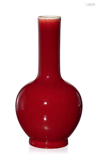 清 郎窑红釉长颈瓶