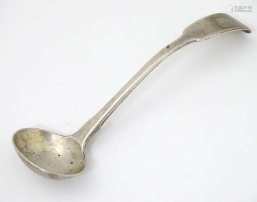 A silver fiddle pattern salt ladle hallmarked London 1829 maker William Eaton.