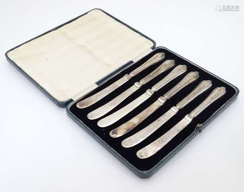 A cased set of 6 silver handled butter knives hallmarked Sheffield 1930 maker James Deakin & Sons.