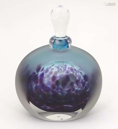 Jane Charles Studio Glass : a large perfume bottle and stopper having lilac shoal decoration ,