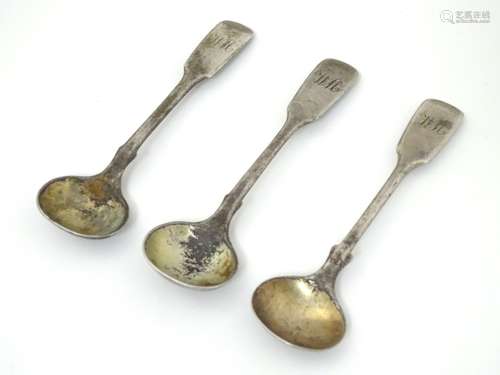 Three silver fiddle pattern salt spoons hallmarked Exeter 1847 / 1850 maker Edward Ramsey approx