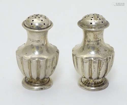 A pair of Victorian silver pepperettes 2 1/4