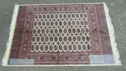 Rug Carpet : A late 20 thC machine made Bokhara rug with beige ground,