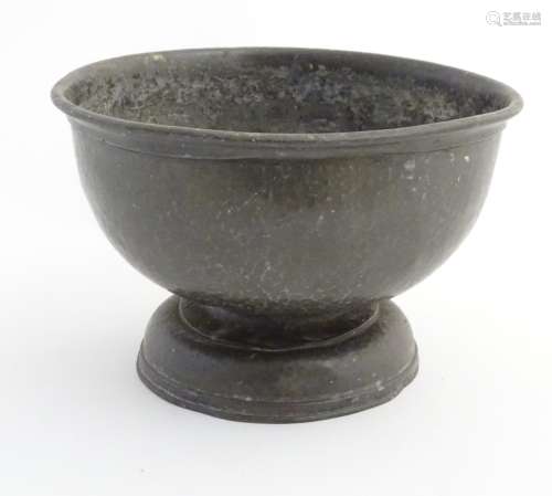 Liberty & Co 0831 : An Arts and Crafts hammered pewter pedestal bowl on stand.