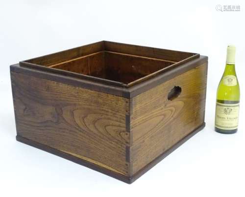 An early 20thC oak Japanese planter with copper lining and carrying handles to each side.