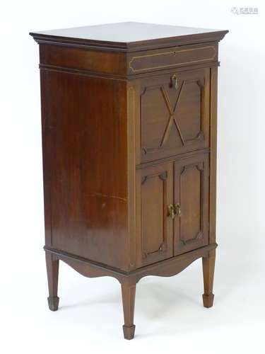 An early / mid 20thC mahogany gramophone cabinet with lifting top,