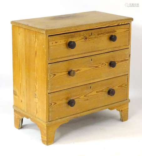 A late 19thC / early 20thC pine chest of drawers with rectangular reeded edge above three long