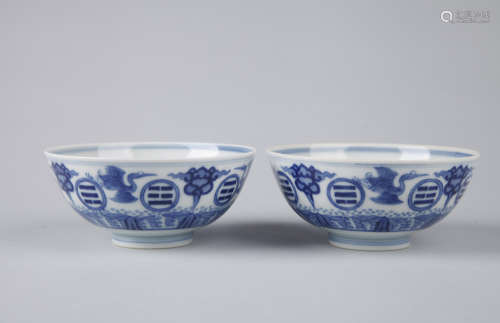 Pair of Chinese blue and white porcelain bowls, Guangxu mark.